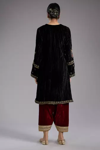 Black embroidered velvet kurta set