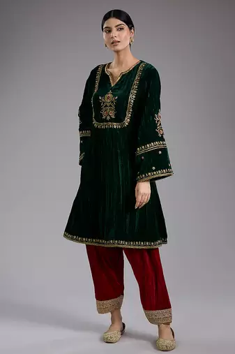 Black embroidered velvet kurta set
