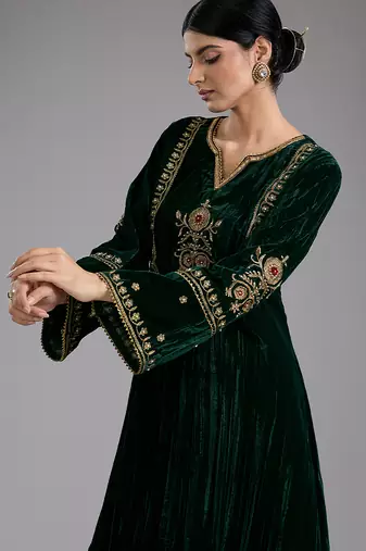 Black embroidered velvet kurta set