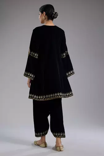Black embroidered velvet kurta set