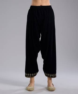 Black embroidered velvet kurta set 3