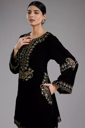 Black embroidered velvet kurta set