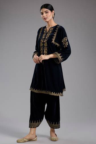 Black embroidered velvet kurta set