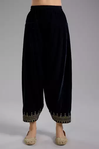 Black embroidered velvet kurta set