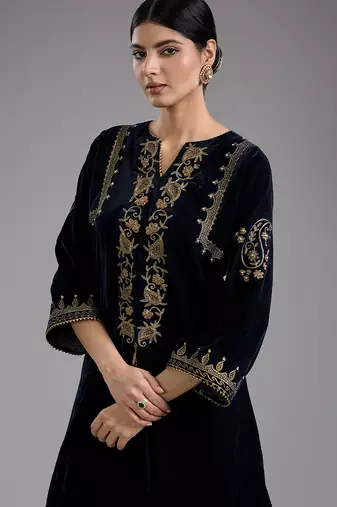Black embroidered velvet kurta set
