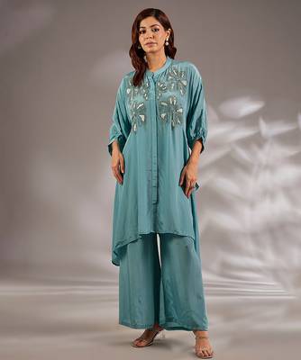 Blue embroidered crepe kaftan set 1