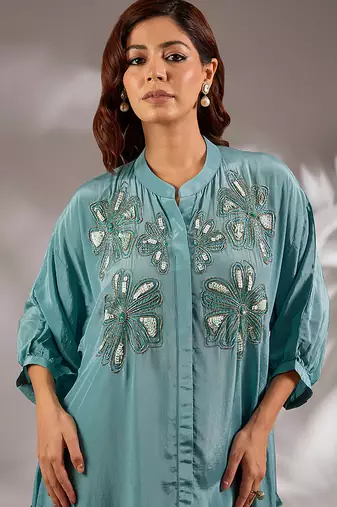 Blue embroidered crepe kaftan set
