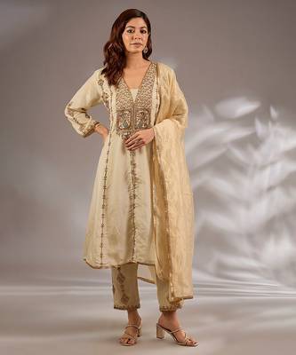 Ivory embroidered tissue kurta set 1