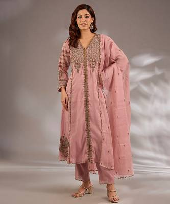 Pink embroidered chanderi kurta set 1