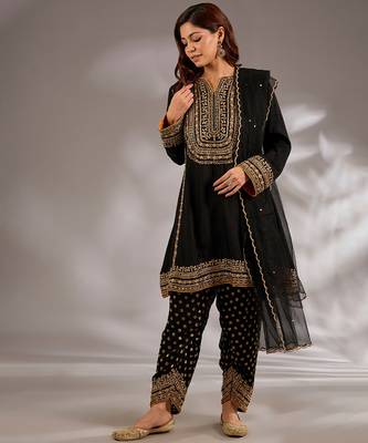 Black embroidered silk kurta set 1