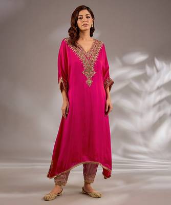 Pink embroidered silk kurta set 1
