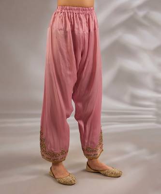 Pink embroidered silk kurta set 4