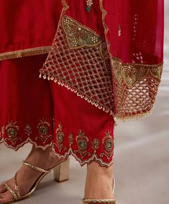 Red embroidered silk kurta set 5