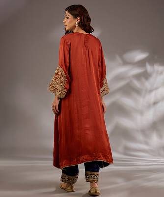 Orange embroidered satin kurta set 2