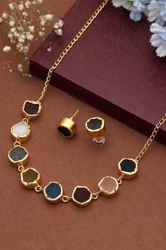 Assorted color amrapali necklace set offering vibrant necklace artistry for festive and wedding occasions