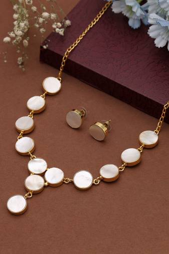 White color amrapali necklace set offering serene necklace elegance perfect for weddings and celebrations