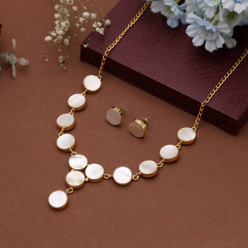 White color amrapali necklace set offering serene necklace elegance perfect for weddings and celebrations