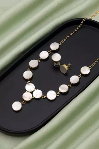 White color amrapali necklace set offering serene necklace elegance perfect for weddings and celebrations