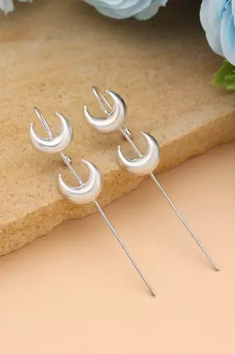 Silver color earcuff delivering sleek contemporary elegance blended with subtle ethnic inspiration