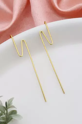 Gold color earcuff designed to add stylish ethnic detailing to every fashionable look
