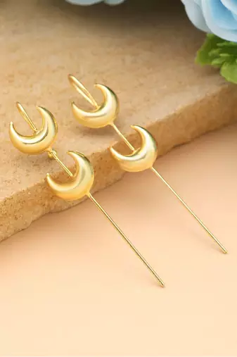 Gold color earcuff created to elevate ethnic ensembles with refined and graceful detailing