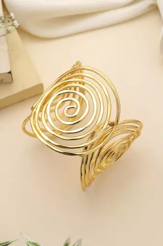 Premium gold color bracelet offering refined craftsmanship suited for celebrations and cultural ceremonies