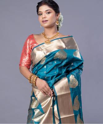 kanjivaram saree in blue color with golden border and booti 2