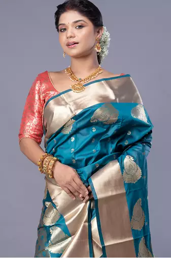kanjivaram saree in blue color with golden border and booti