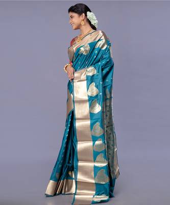 kanjivaram saree in blue color with golden border and booti 3