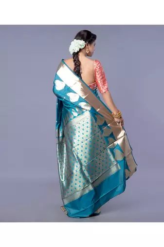 kanjivaram saree in blue color with golden border and booti