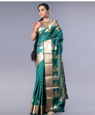 kanjivaram saree in bottle green color with golden border and booti 1
