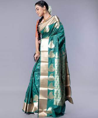 kanjivaram saree in bottle green color with golden border and booti 3