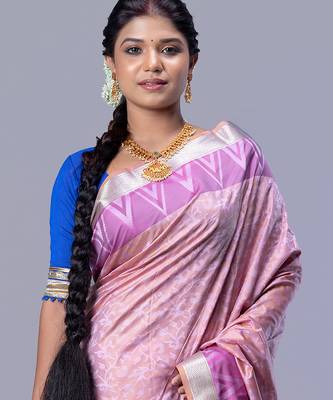 Kanjivaram silk blend saree in shallow vintage pink with floral jaal and contrasting border 2