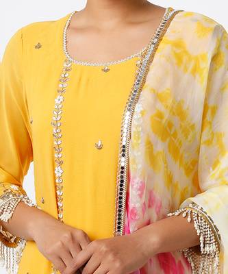 yellow embroidered organza lehenga set 4