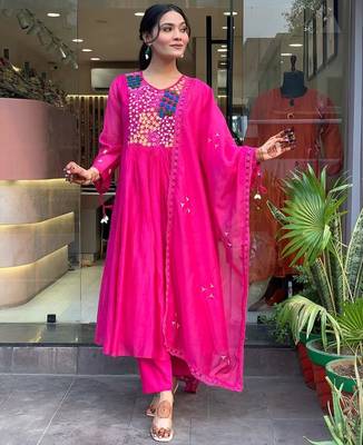 Floral embroidered pink v neck  cotton kurta set with trouser & dupatta 2