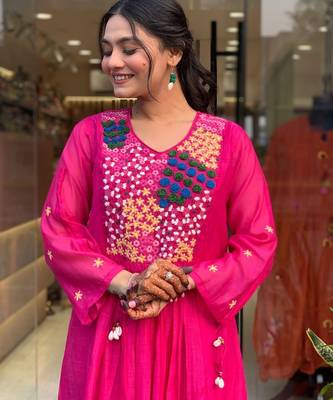 Floral embroidered pink v neck  cotton kurta set with trouser & dupatta 4