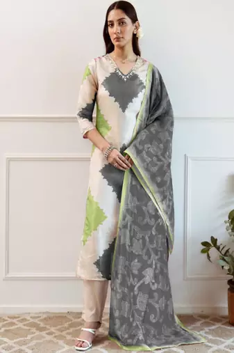 Cream women printed regular beads and stones kurta with trousers & with dupatta