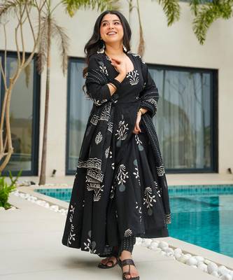 Black digital printed mal cotton anarkali set with dupatta 3