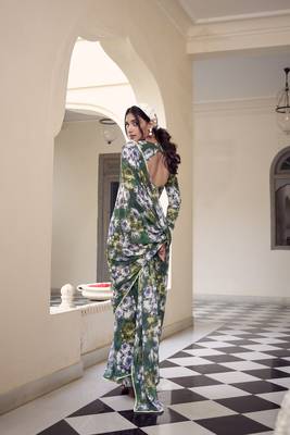 Elegant marble print weightless saree with floral motifs & pearl lace border 2