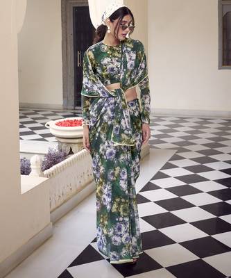 Elegant marble print weightless saree with floral motifs & pearl lace border 5