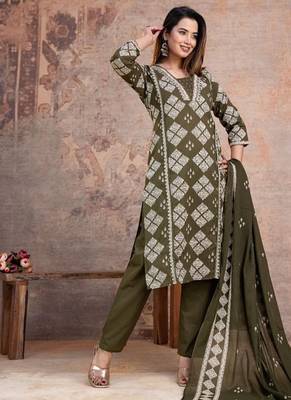 Floral embroidered green v neck  cotton kurta set with trouser & dupatta 3