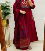 Floral embroidered maroon v neck pure cotton kurta set with trouser & dupatta