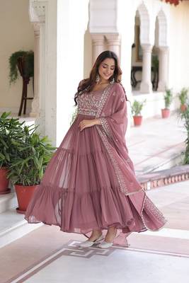 Peach zari & sequins embroidered georgette kurta & dupatta set 1