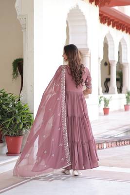 Peach zari & sequins embroidered georgette kurta & dupatta set 3