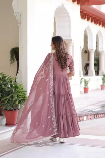 Peach zari & sequins embroidered georgette kurta & dupatta set