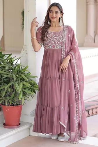 Peach zari & sequins embroidered georgette kurta & dupatta set