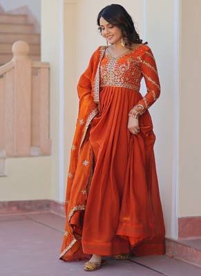 Orange zari & sequins embroidered fendy kurta & dupatta set 2