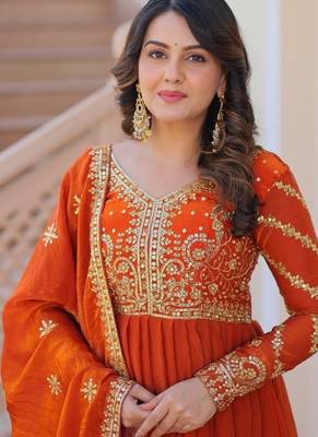 Orange zari & sequins embroidered fendy kurta & dupatta set 4