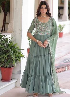 Light green zari & sequins embroidered georgette kurta & dupatta set 1