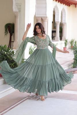 Light green zari & sequins embroidered georgette kurta & dupatta set 2